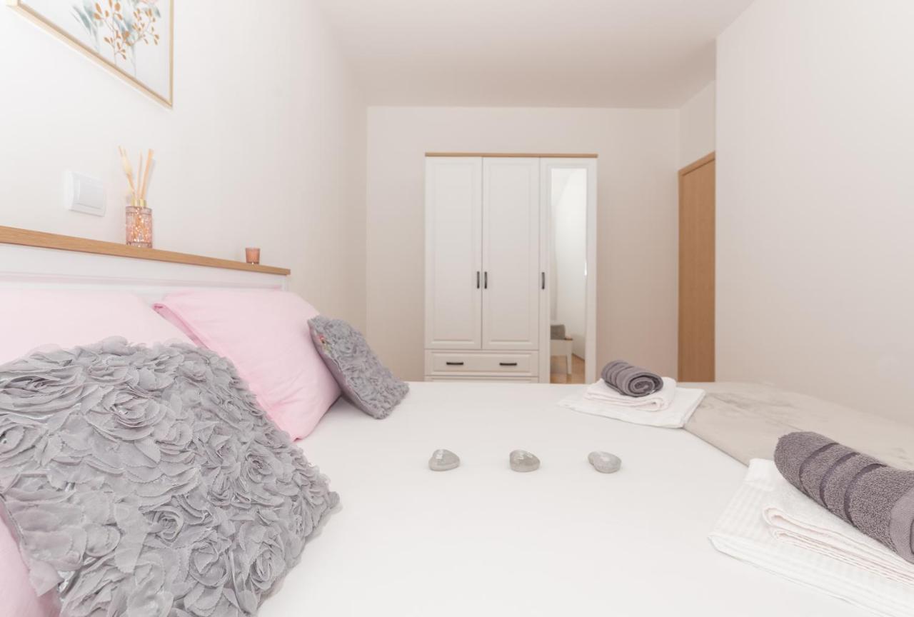 Deluxe 3 Bedroom Apartment With Sea View Baska Voda Exterior photo