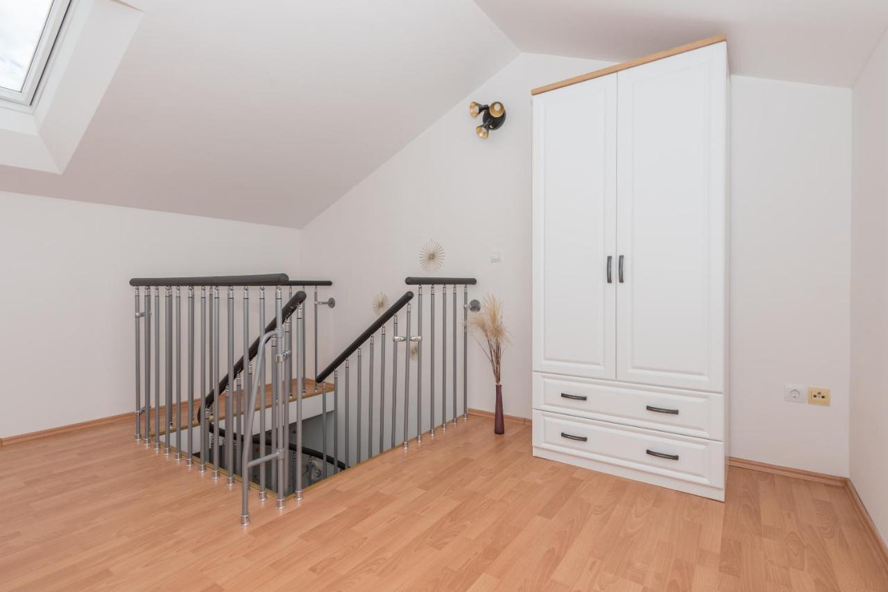 Deluxe 3 Bedroom Apartment With Sea View Baska Voda Exterior photo