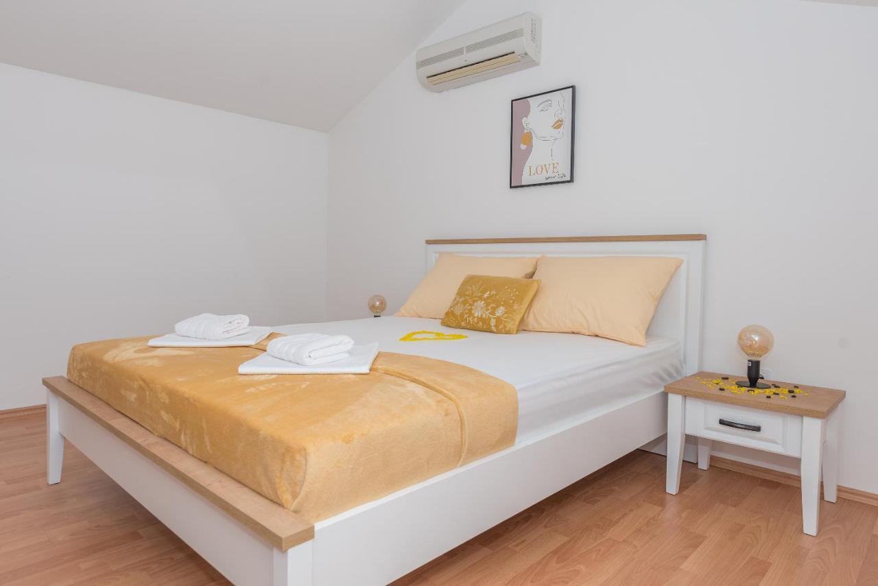 Deluxe 3 Bedroom Apartment With Sea View Baska Voda Exterior photo