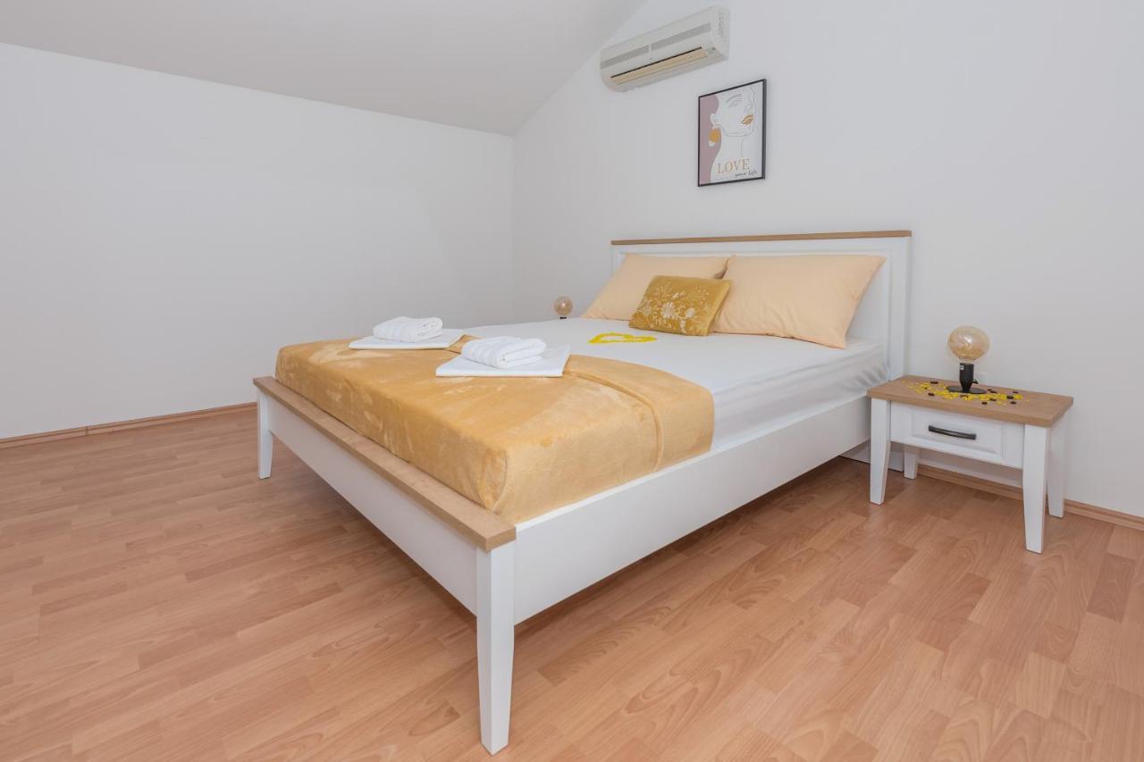 Deluxe 3 Bedroom Apartment With Sea View Baska Voda Exterior photo